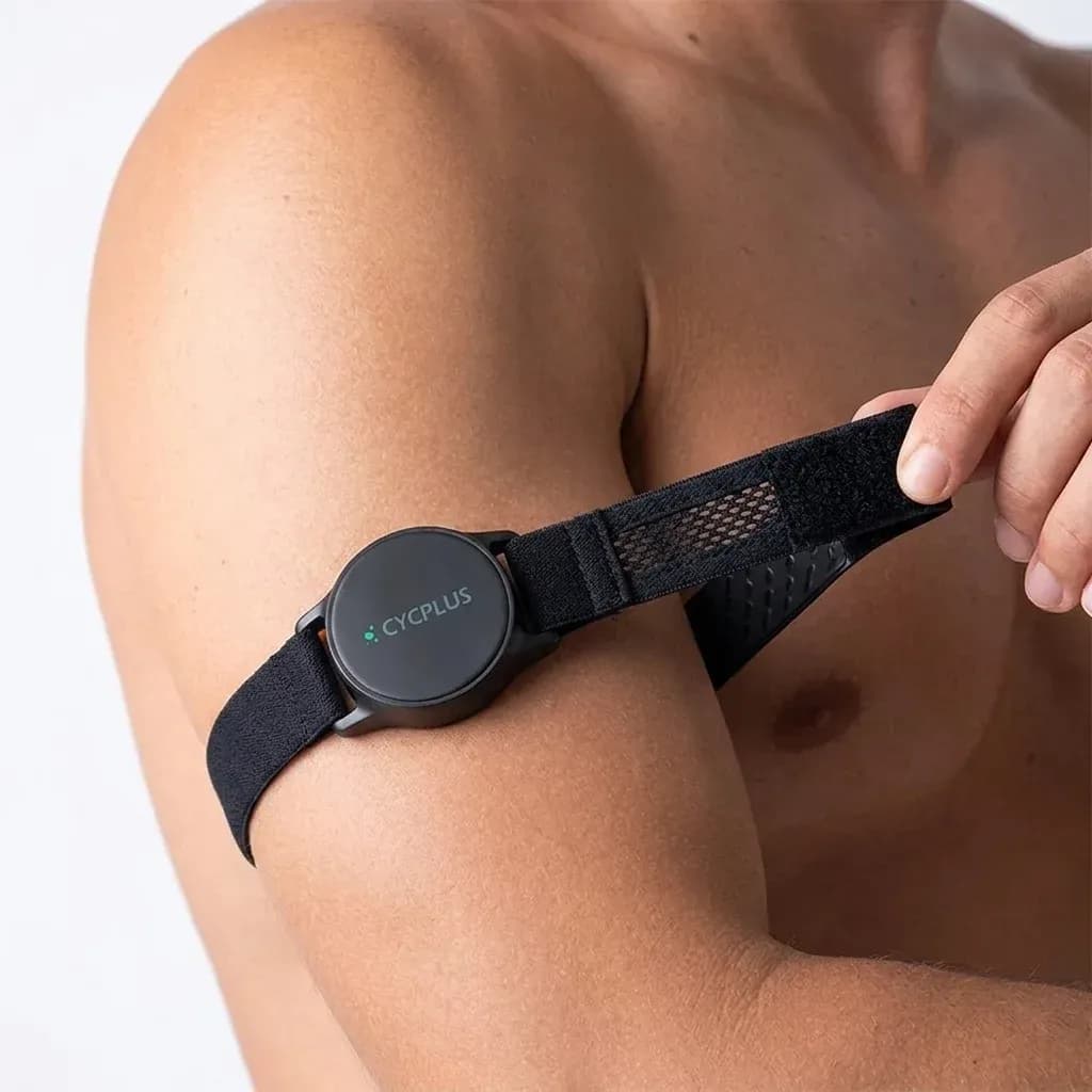 CYCPLUS H1 hartslagmeter armband op arm